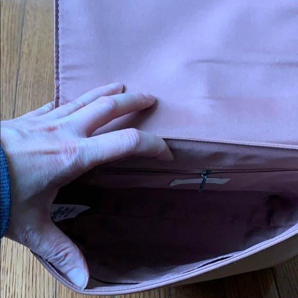 Universal Thread Purse - Picture 4 of 5